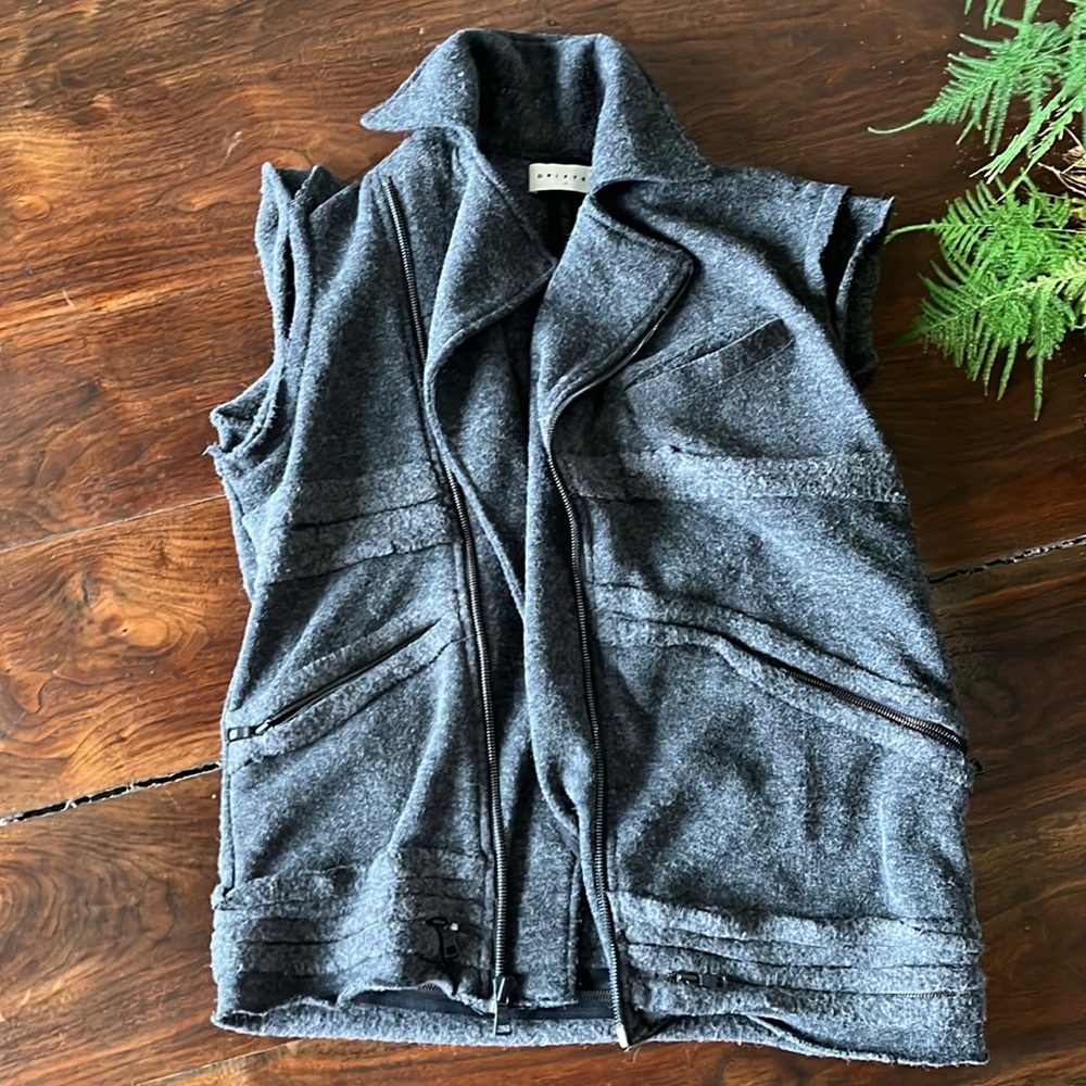 Drifter zip up sweater, sleeveless, size small, unisex, as seen on Todd chrisley